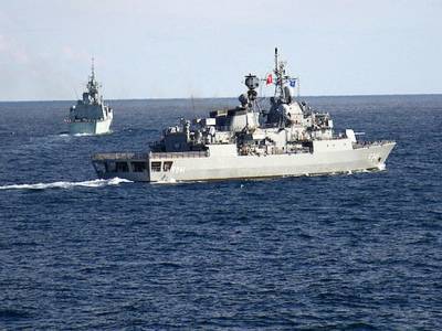 Два вооруженных корабля НАТО вошли в Черное море