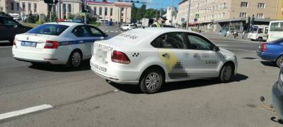 Таксиста в Петрозаводске оштрафовали за опасную перевозку ребенка