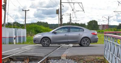 Срочно действовать: что нужно делать, если автомобиль застрял на железнодорожных путях