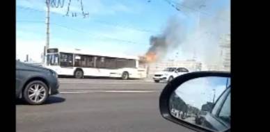 На Володарском мосту загорелся пассажирский автобус