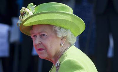 Королева Британии обеспокоена отношениями США с РФ и КНР, сообщает «Гардиан»