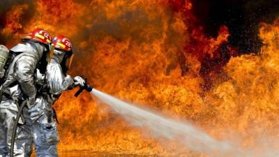 Экстренные службы сообщают о 16 пострадавших при пожаре на АЗС в Новосибирске