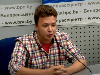 В Беларуси проходит брифинг МИД с участием Протасевича. Иностранные журналисты вышли из зала