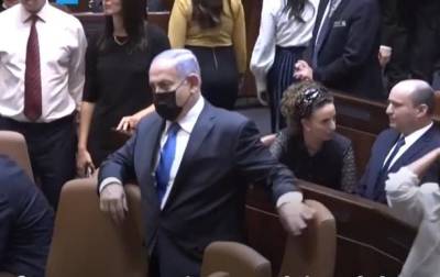 Нетаньяху ошибся креслом в парламенте