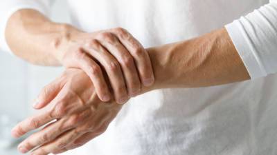 Предвестники артрита: названы ранние симптомы опасного заболевания