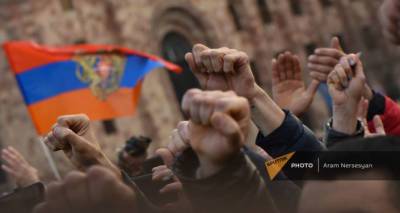 Печальная картина в песочнице, или Фестиваль помоев: в Армении выборы