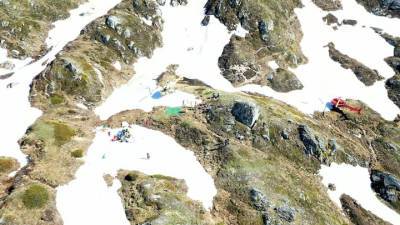 Самолет и планер разбились в горах Швейцарии