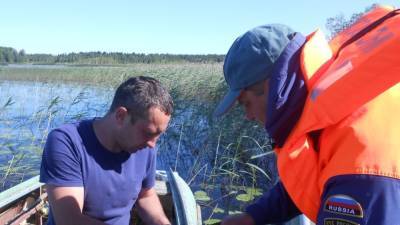 В Финском заливе перевернулась надувная лодка с двумя рыбаками