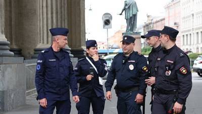 Польские полицейские обеспечивают порядок в Петербурге в рамках Евро-2020