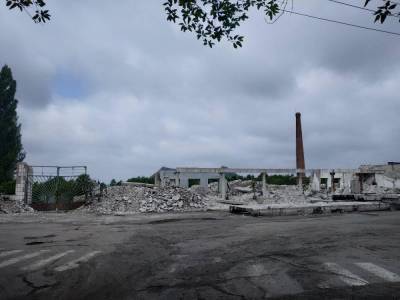 "Вандалы": в Сети показали руины Лисичанского хлебозавода (фото)
