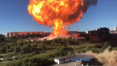В результате сильнейшего взрыва на АЗС в Новосибирске пострадали 33 человека