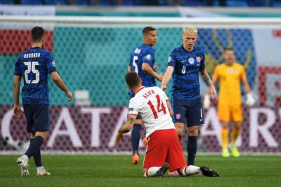 Польша проиграла Словакии в матче с первым удалением на Евро
