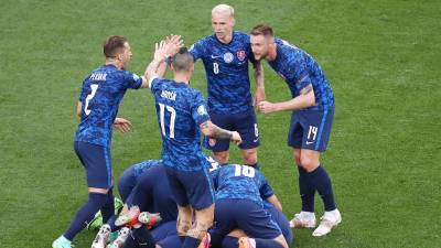 Словакия возглавила турнирную таблицу группы E после победы над Польшей