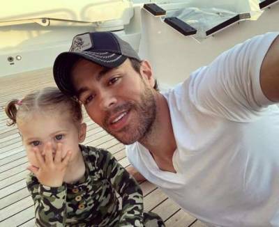 Фотография младшей дочери Энрике Иглесиаса и Анны Курниковой произвела фурор в Instagram