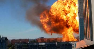 В Новосибирске потушен пожар, вызванный взлетевшей на воздух заправкой