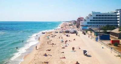 В курортной Кирилловке начали "оживать" пляжи, туристам предлагают жилье за 100 грн