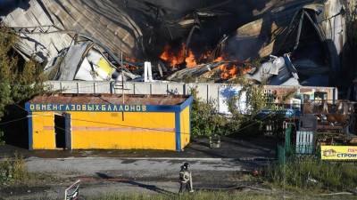 Число пострадавших при взрывах и пожаре на АЗС в Новосибирске выросло до 35