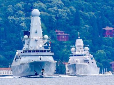 В воды Черного моря вошли два корабля НАТО