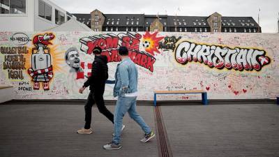 Стена для пожеланий футболисту Эриксену появилась в Копенгагене