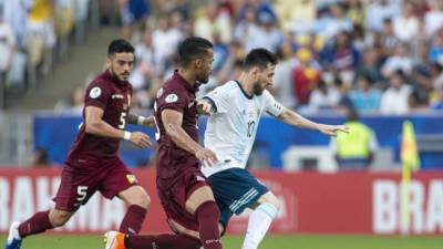 Аргентина и Чили сыграли вничью на Кубке Америки по футболу
