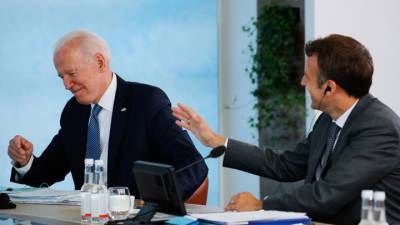 Саммит НАТО: ценности военного альянса, новые члены и смех Байдена