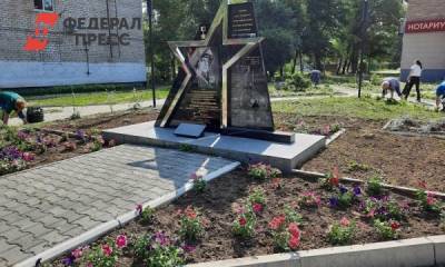 Приморские школьницы справили малую нужду на памятник Герою России