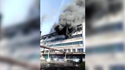 В здании фабрики в Кемеровской области произошел пожар