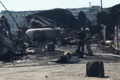 Спасатели вновь работают на месте пожара на АЗГС в Новосибирске