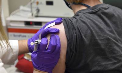 В Нью-Йорке около 900 местных жителей привили просроченной вакциной от коронавируса