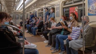 В метро Петербурга ужесточили контроль за ношением масок