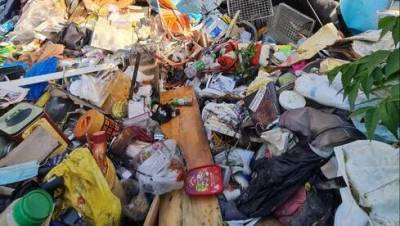 Пенсионер в Реховоте умер на куче мусора в собственной квартире