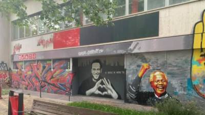 В Женеве перед саммитом США-РФ появилось граффити с Навальным