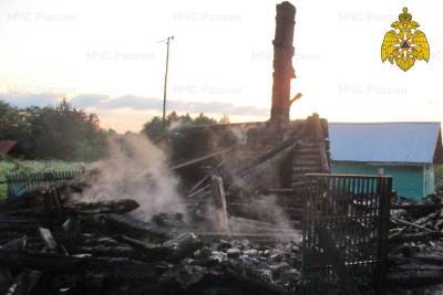 В смоленской деревне Сыроквашино сгорел дачный дом