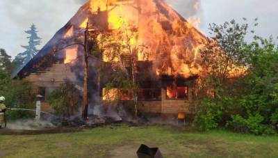 В Якутии возбудили дело после пожара в доме, где погибли четыре человека