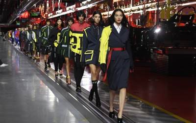 Ferrari выпустила собственную коллекцию одежды и мира