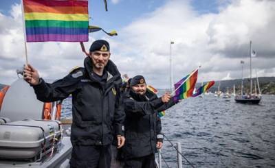 «Радужные дни» в ВМС Норвегии: боевые корабли впервые подняли флаг ЛГБТ