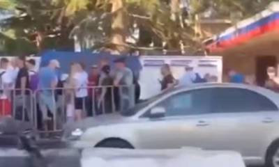 На границе с Абхазией скопилась гигантская пробка из туристов