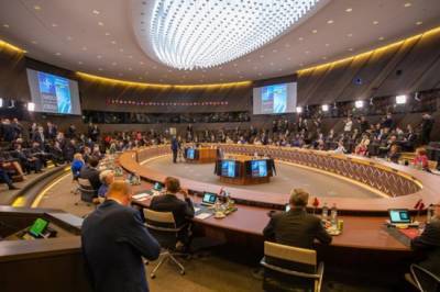 НАТО идет в наступление. Саммит в Брюсселе подрывает мировой порядок