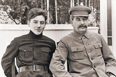 Василий Сталин: что на самом деле случилось с сыном «вождя народов»