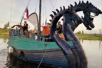 Владельцы лодки-дракона из Рыбинска снова поплыли из греков в варяги