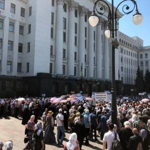 В Киеве сторонники УПЦ вышли на крестный ход. Фото