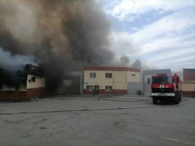 В Челябинске произошел пожар на складе возле ЧЭМК