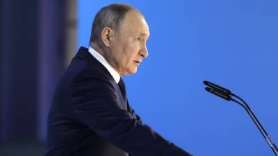 Путин не будет комментировать работу тренера сборной РФ по футболу