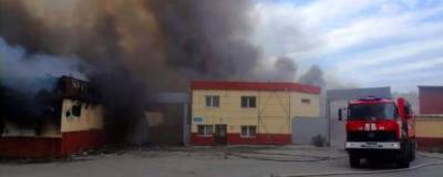 В Челябинске более 100 пожарных задействовано в ликвидации пожара на складе