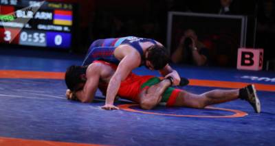 Юный армянский борец вышел в финал ЧЕ, победив азербайджанского спортсмена