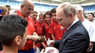 Путин не будет оценивать работу тренера сборной РФ на Евро-2020