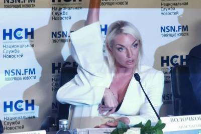 Волочкова во время пресс-конференции продемонстрировала растяжку