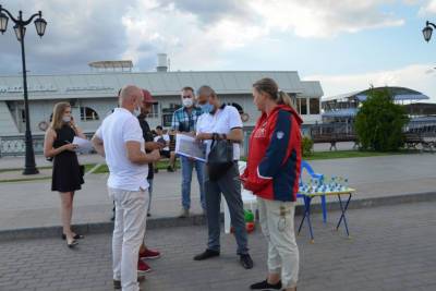 В Астрахани на центральной набережной незаконно продавали сладости