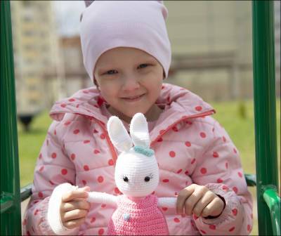 Чтобы победить рак, маленькой Дарине нужно лечение, которого в Беларуси нет