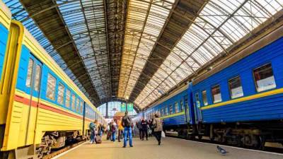 Зеленский предложил ж/д вокзалы на Украине передать в концессию и превратить их в ТРЦ